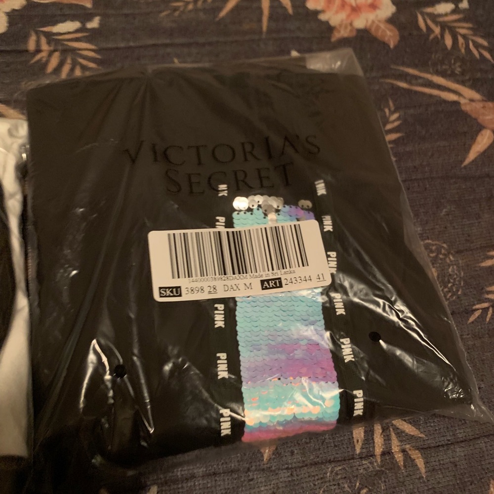 VS PINK SET FLIP SEQUINS